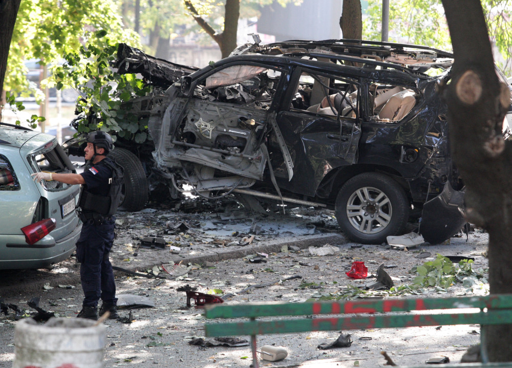 IZLETELI I BEŽALI KUD IH NOGE NOSE! Komšije okolnih zgrada opisale momenat panike kada je eksplodirao džip ispred Marakane, nisu znali šta ih je snašlo