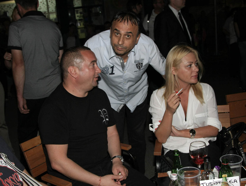 SKANDAL ŠOKIRAO SRPSKU ESTRADU: Brat našeg najpopularnijeg pevača završio u zatvoru!