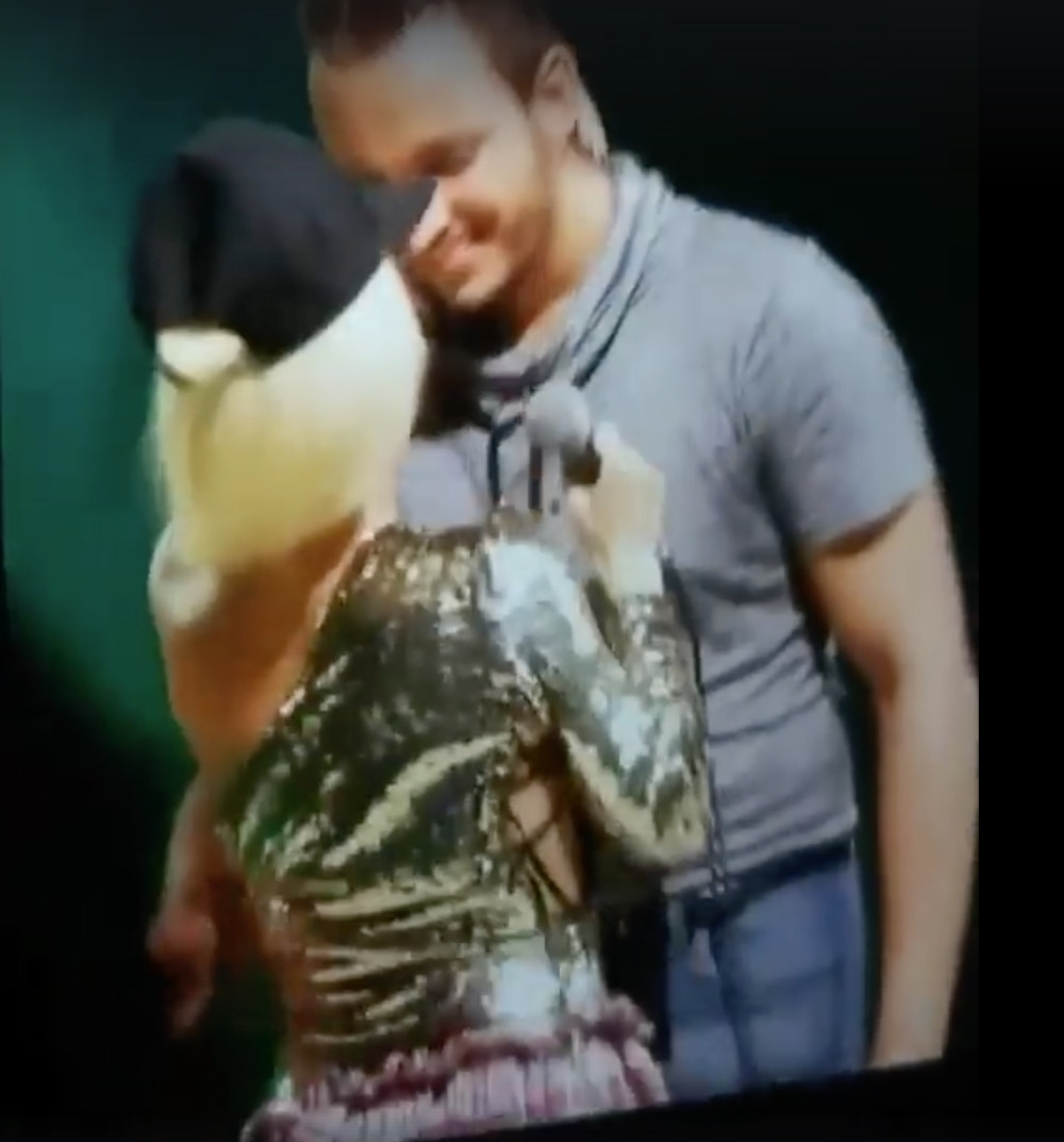 FAN JOJ PRIREDIO ŠOKANTNU STVAR PRED VERENIKOM! Pevačica ostala u šoku, NIJE MOGLA NIŠTA DA URADI! (VIDEO)