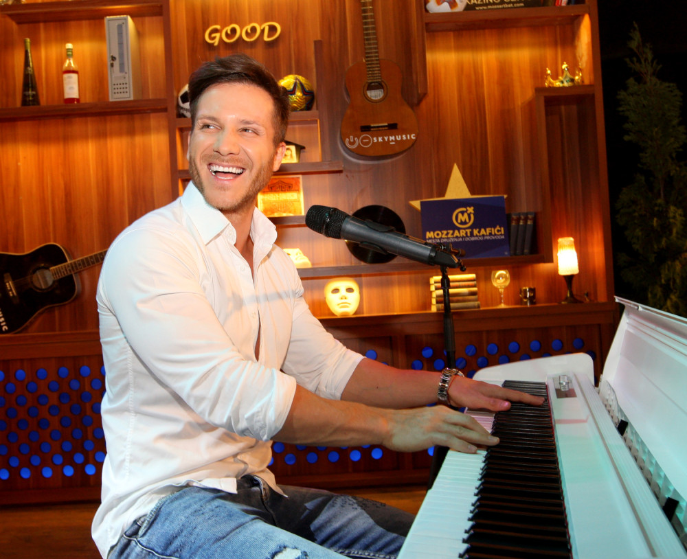 Saša Kovačević progovorio o odnosu sa ćerkom njegove devojke Zorane! Ona je već bila u braku, a evo da li to pevaču smeta!