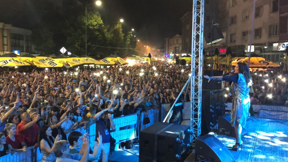 Oboren rekord “Roštiljijade” Dragana Mirković dobila ovacije od 120.000 ljudi