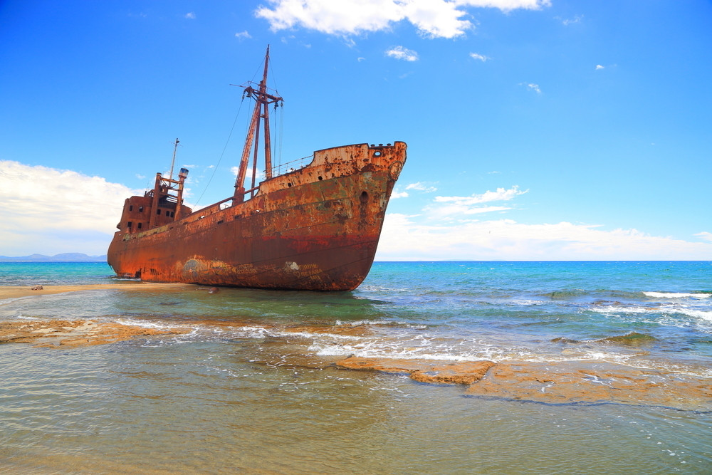 Ogroman zarđao, ali potpuno ispravan brod, posle deset godina se bez posade IZNENADA POJAVIO U BLIZINI OBALE!