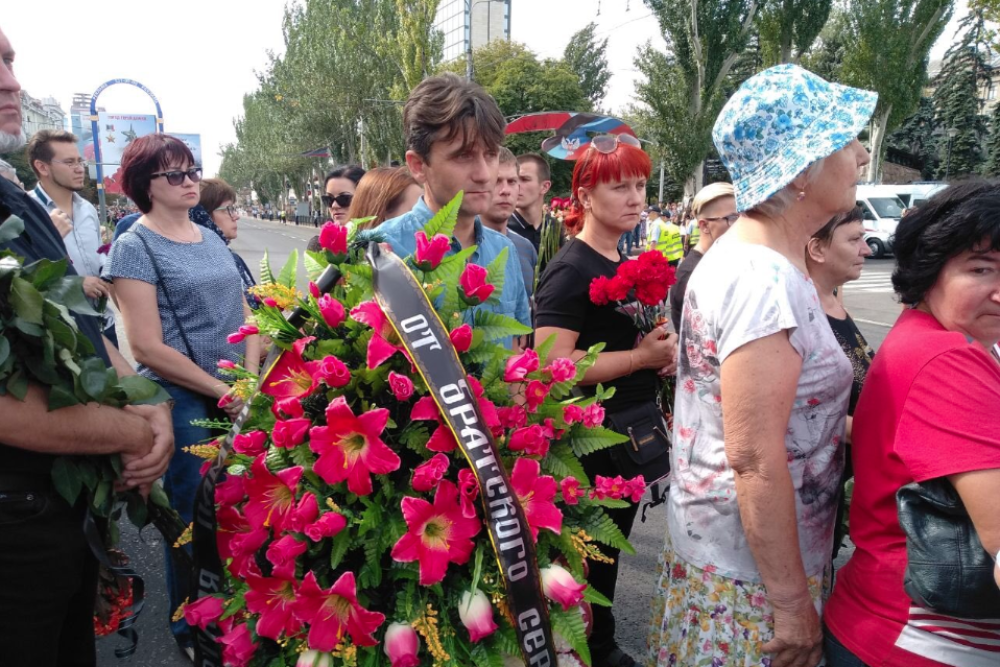Na ispraćaj došlo 120.000 ljudi, nepregledne kolone jecaju za UBIJENIM LIDEROM (VIDEO)