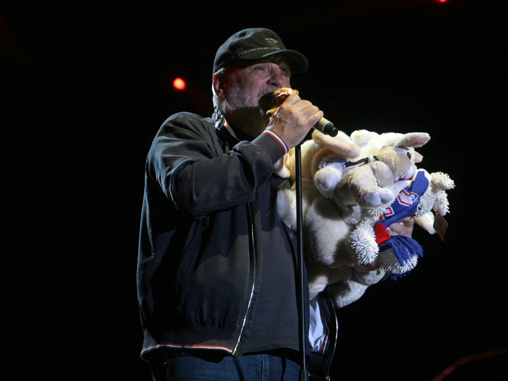 ZATO SU 2 SEDIŠTA NA NJEGOVOM KONCERTU UVEK PRAZNA: Ogromna tragedija Đorđa Balaševića o kojoj se ništa ne zna!