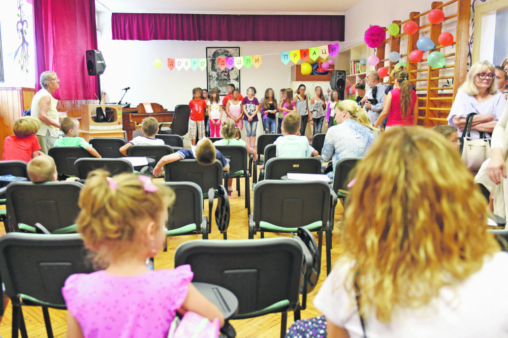 U Srbiji sve manje dece, evo koliko je ĐAKA NESTALO za samo godinu dana!