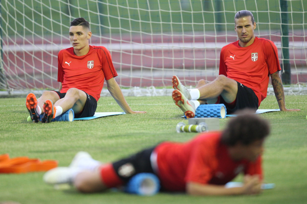 Navijači Crne Gore uputili PREJAKU poruku pred meč sa Srbijom!