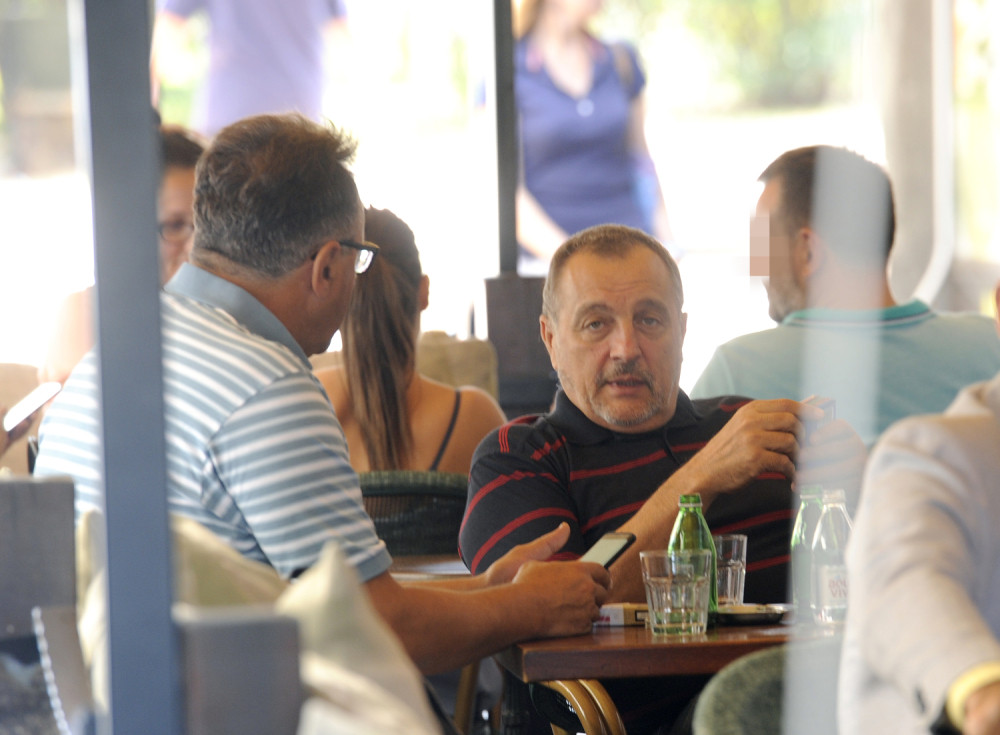 Živković i Vlahović bistrili uz kiselu, a ono što je bivši premijer držao u ruci svima je ZAPALO ZA OKO! (FOTO)