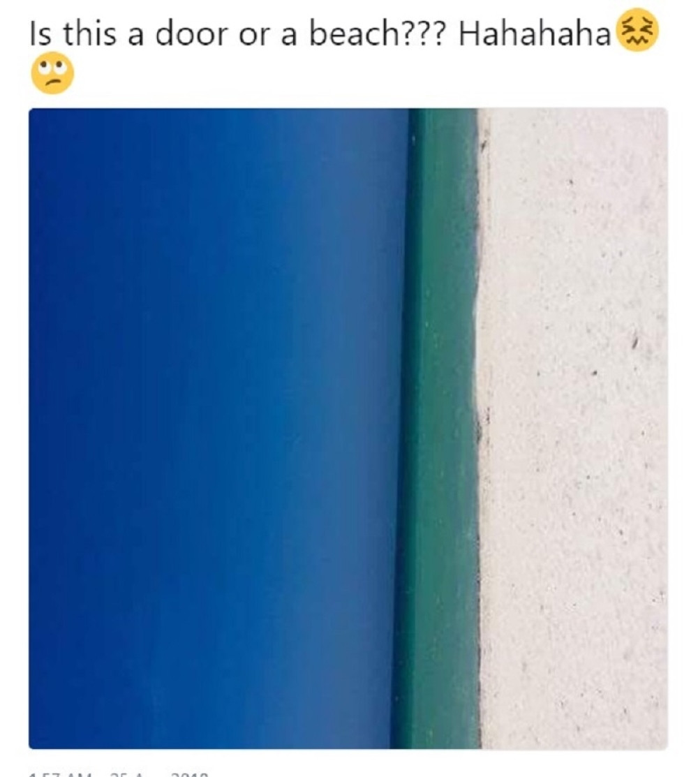 Ova optička iluzija zaludela je internet! Šta je na fotografiji - VRATA ILI PLAŽA?