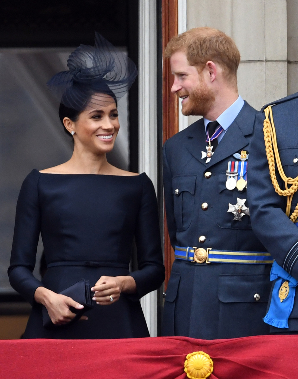 Kraljevsku bebu će KRSTITI poznati glumac, a čak su rođeni i na isti datum!