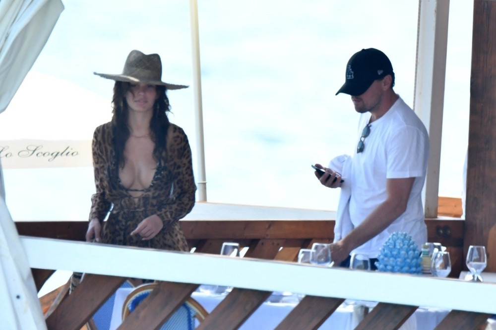 LEONARDO DIKAPRIO SE ŽENI! Ona je osvojila njegovo srce, a tek da vidite kakva je bomba KADA SE SKINE!