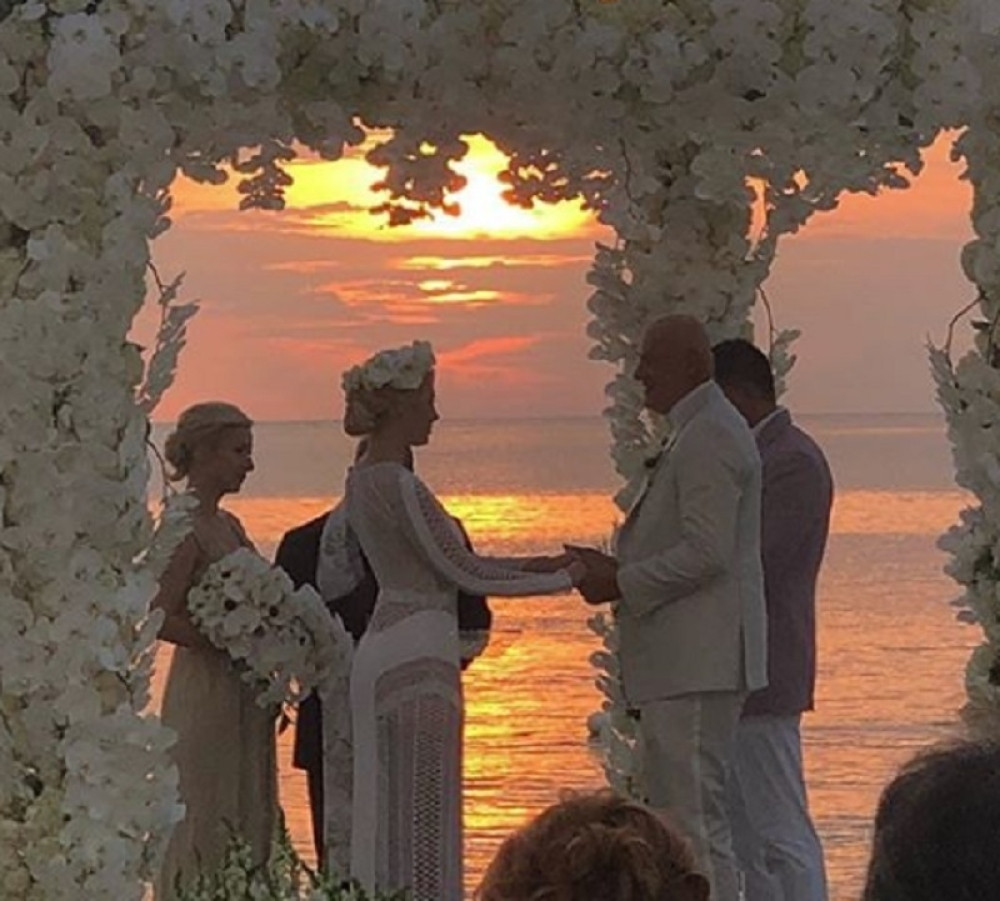 SRPSKI BOGATAŠ OŽENIO 34 GODINE MLAĐU A O SVADBI JE BRUJALA SRBIJA Progovorila mlada i okrila sve detalje o njihovoj gala ceremoniji na Jamajci!