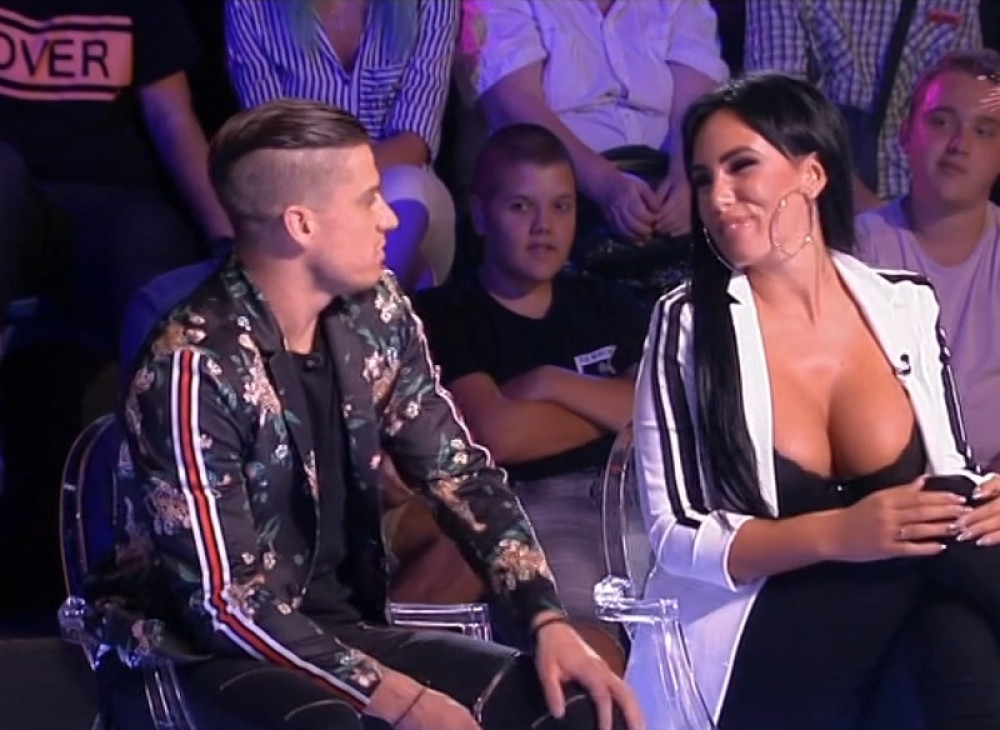 Procurela šok slika na kojoj Aleksandra oralno zadovoljava Davida usred rijalitija! (FOTO 18+)