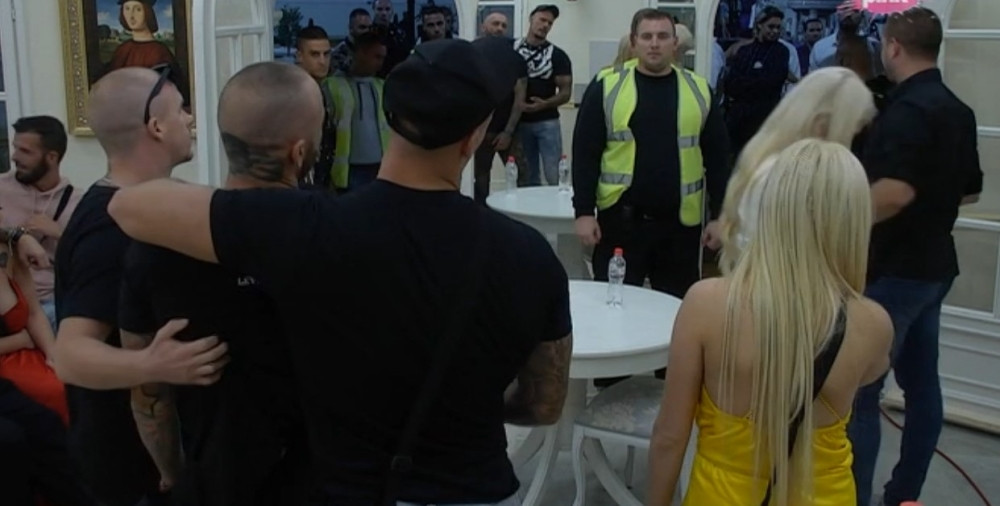 NAKON TUČE USLEDILA DISKVALIFIKACIJA! On je zauvek napustio "Zadrugu"! (FOTO)