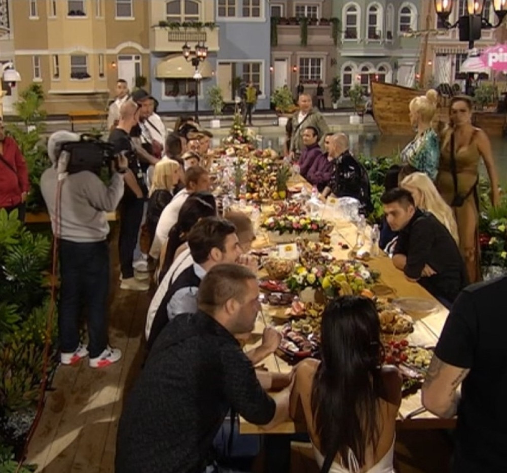 ZADRUGA 2 POČELA ŽESTOKO Ovih 52 takmičara se bori, a jedan je već diskvalifikovan zbog tuče!