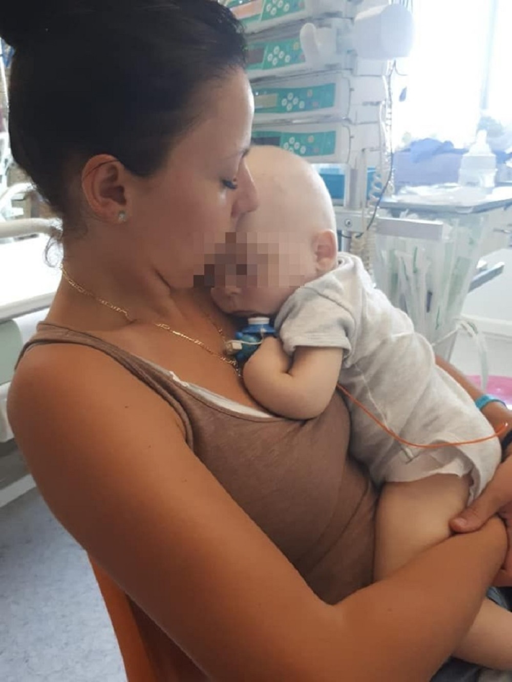 KATARINA OSTALA BEZ SVOG SINA (1) I NAPISALA POTRESAN STATUS: Nismo ga zaštitili, a ti glupi ljudi...