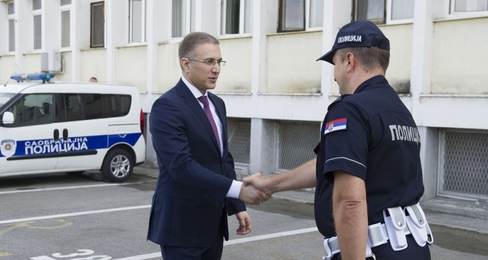 Stefanović: Nedopustivo je fizički se obračunavati sa policijom, ma koju funciju obavljali