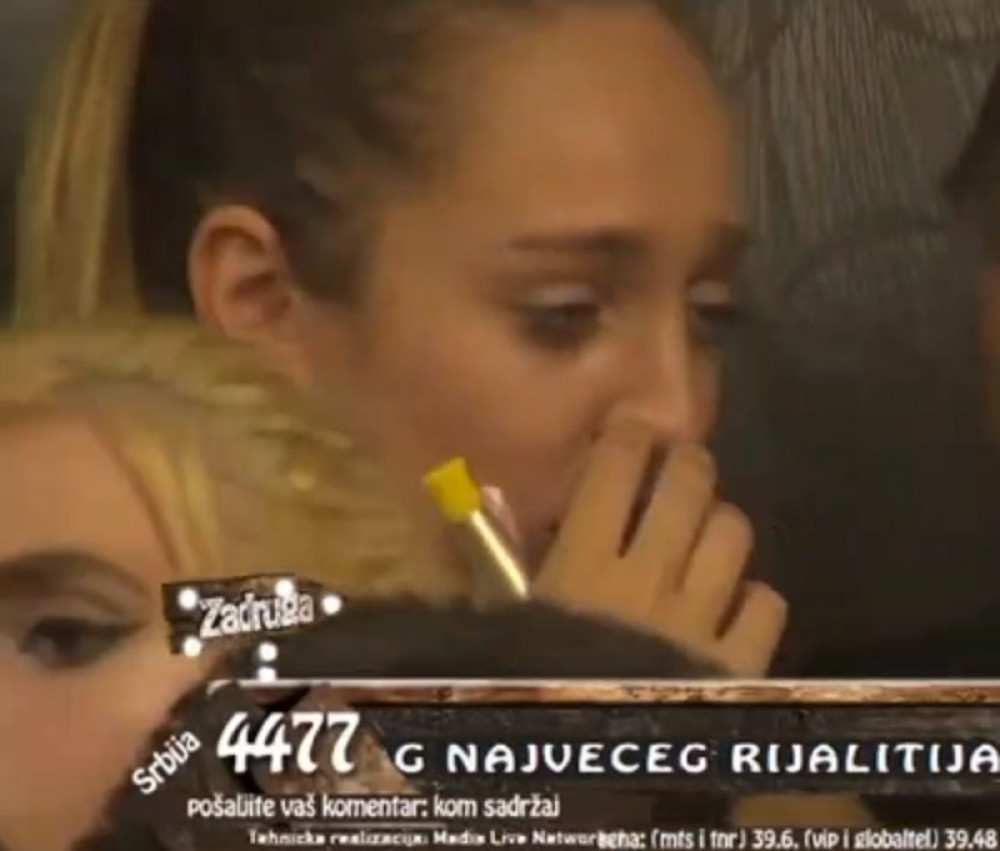 LUNA NA ŽURKI PLAKALA ZBOG SLOBE: Nije mogla da zaustavi suze! Tuga i bol je uništavaju!