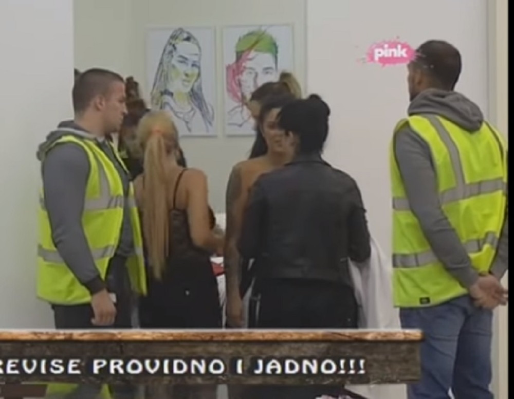 "OPAJDARA, FU*SETINA ISKUSNA KOJA VOLI K..." Padale žestoke uvrede među zadrugarkama, jedna drugoj sasule sve u lice!