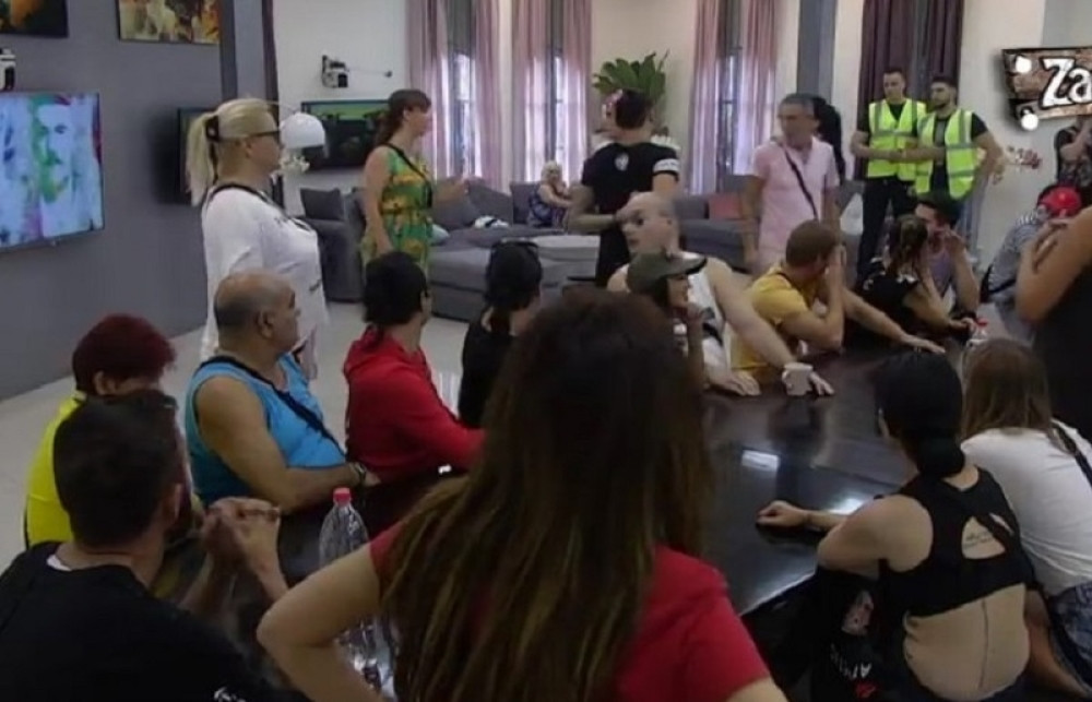 "PUN MI JE KU*AC TROJKE!" Urlala na sav glas! I u "Zadruzi 1" je bila...