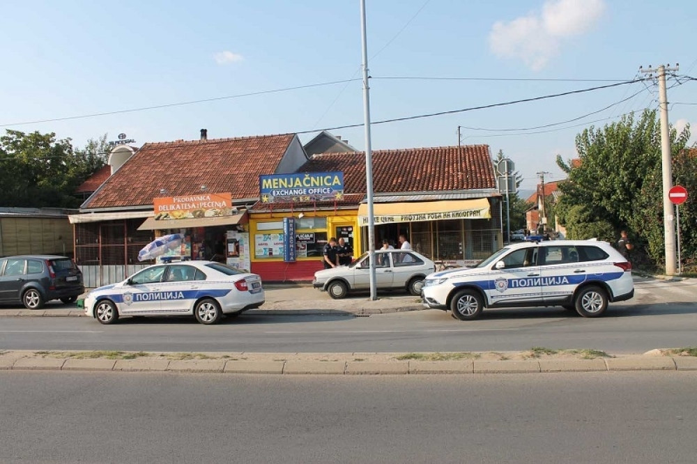 PLJAČKA U NIŠU U PO BELA DANA: Izboden suprug vlasnice menjačnice, žena i sin opisali stravične detalje