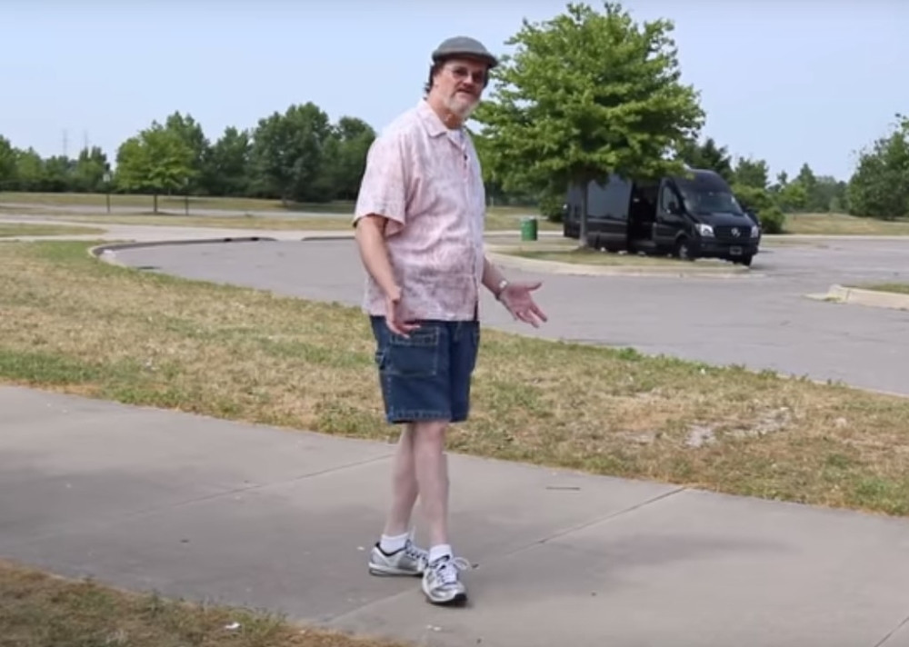 Ostaćete bez teksta kada budete videli šta ovaj čovek može da uradi sa svojim stopalima! (VIDEO)