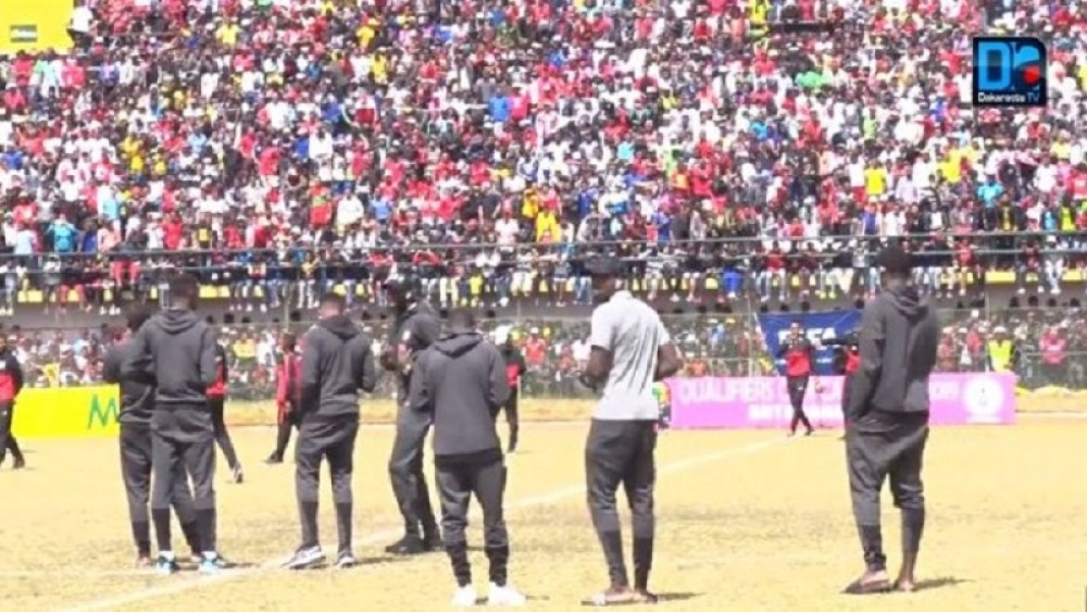 U stampedu na ulazu, jedan navijač poginuo, a mnogo je povređenih! (VIDEO)