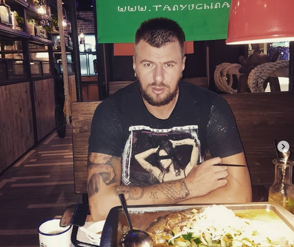 NIKO NIJE ZNAO ZA NJEGOVU BRAĆU, O NJIMA JE ĆUTAO U ZADRUZI Janjuš je previsok, pogledajte tek koliki je ON! (FOTO)