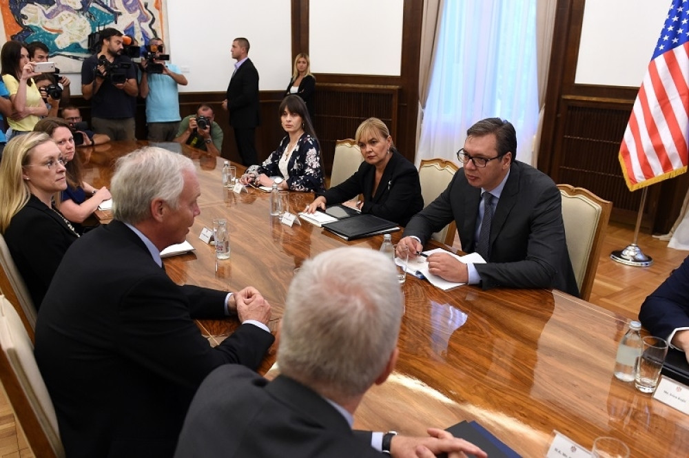 Počeo sastanak Vučića i američkog senatora