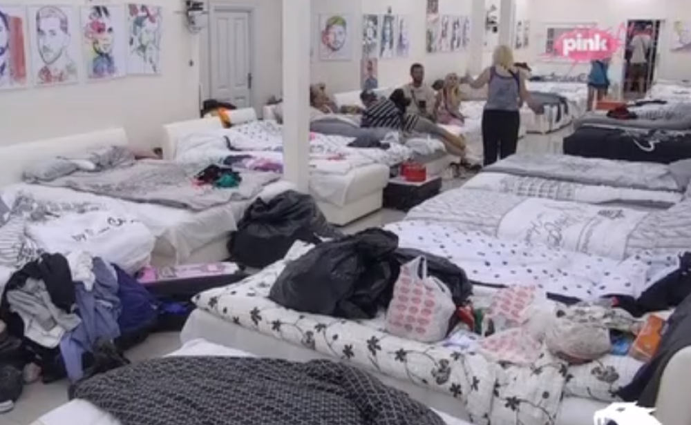 ZATEKLA BRAON FLEKU NA KREVETU! Otkriveno zašto napušta Zadrugu! FUUJ...