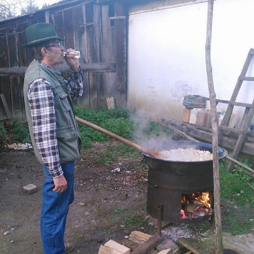 "Kriv sam sine, jer nisam lajo, krivi smo malo pomalo svi..."