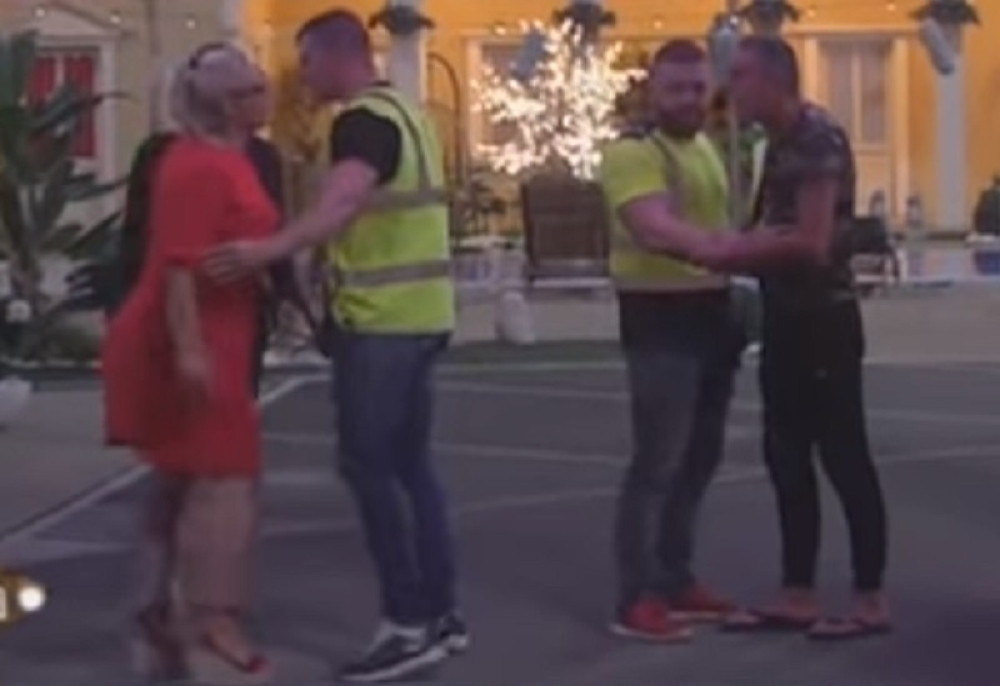 MARIJA KULIĆ NASRNULA NA LEPOG MIĆU Obezbeđenje jedva sprečilo incident, Miljana smirivala majku! (VIDEO)