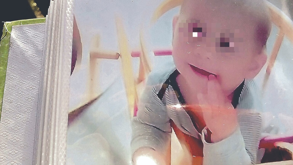 Bebi krenuli da rastu zubići i dobila je temperaturu, na putu do bolnice je umrla, a onda je tata Filip zgrabio nož...