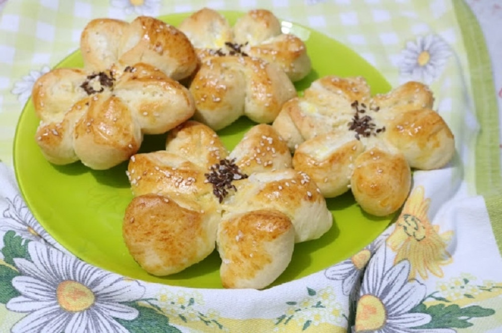 DORUČAK BOGOVA: Slano pecivo sa sirom prste da poližete!