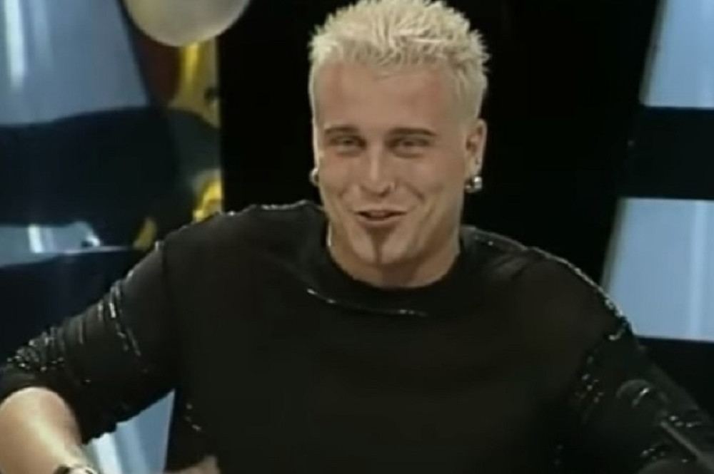 ZALUDEO JE ŽENE DEVEDESETIH, A SVI SU PEVALI NJEGOV HIT "PLAVI SLON" Šokiraćete se kada vidite kako Neša danas izgleda i čime se bavi! (FOTO)