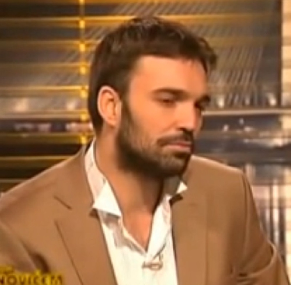 Ivan Bosiljčić u neobičnom izdanju! Crveni karmin i roze rajf! (FOTO)