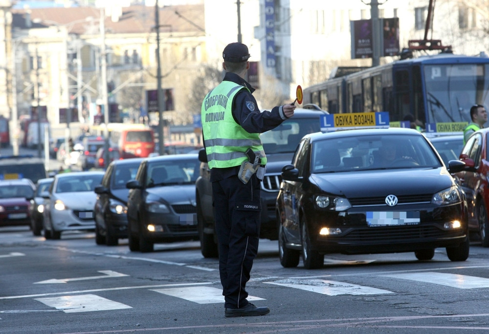 Haos u auto-školama, instruktori na bolovanjima, skraćeni časovi, a na polaganje se čeka i po dva meseca