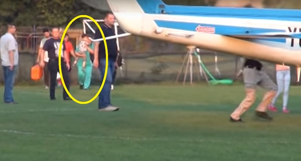 Malog Dukija su sanitetom dovezli do helikoptera, do kojeg ga je na rukama donela bolničarka! SNIMAK TERA SUZE NA OČI, SREĆNO LEPI DEČAČE! (VIDEO)