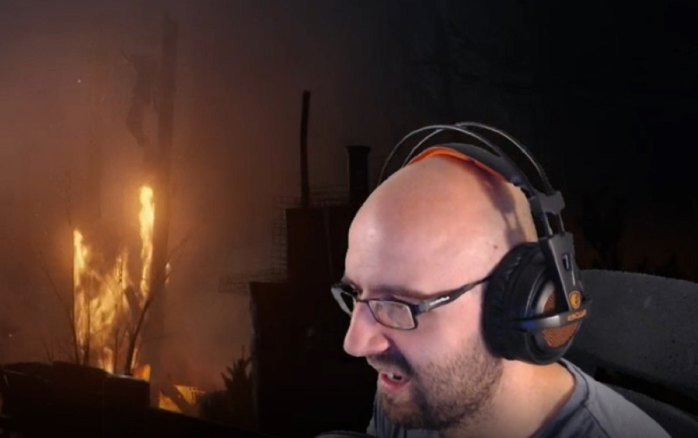 Igrao je popularnu horor video-igricu, a onda se prepao zbog najslađe stvari na svetu! (VIDEO)