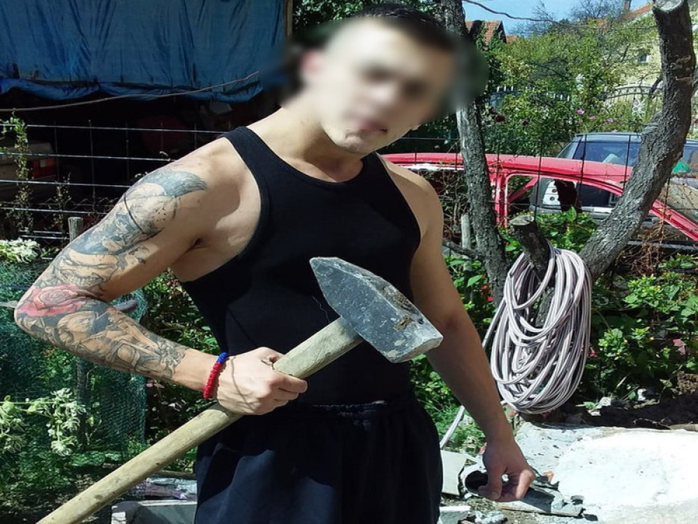 Preti i tužiocima, bije koga stigne i huška pse, ovo je žestoki momak koji je izbo trenera u Aleksincu