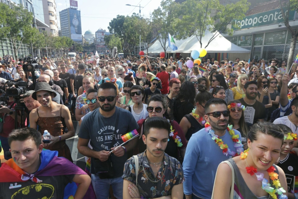 Učesnici Prajda šetali Beogradom, prisustvovali i političari! SVE JE BILO U BOJAMA DUGE