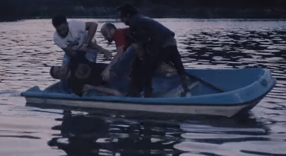 NAĐEN KAKO PLUTA U VODI! Pevač Lapsus benda bačen u jezero!