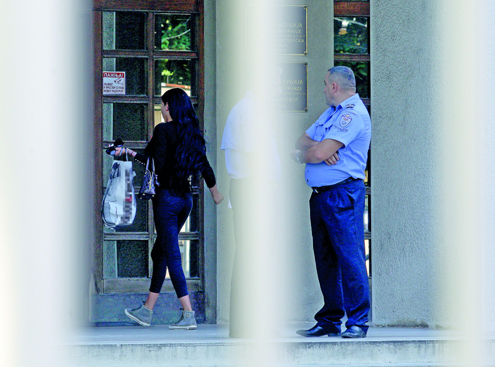 DRAMA ISPRED ZATVORA: Tijana Ajfon u suzama zbog dečka!