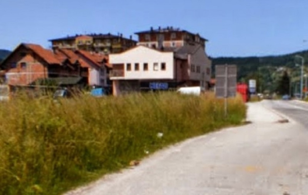 Nenad nožem iskasapio oca, pa krvav u gaćama hodao ulicom i želeo da popije piće u kafiću