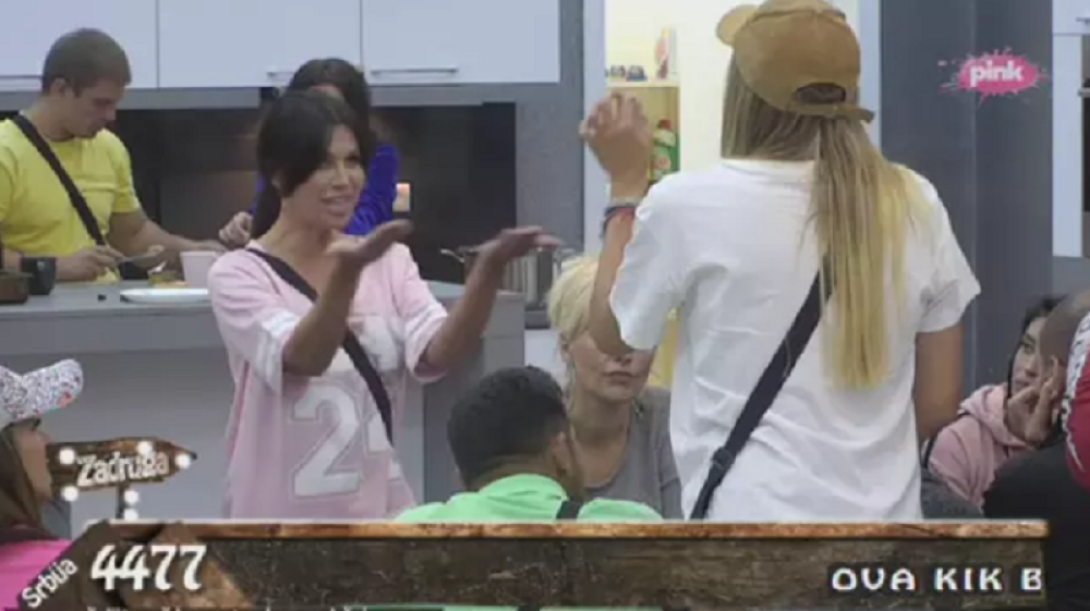 JE*EŠ SE ZA PARE, KU*VETINO MALA, RASPALA! Luna i Stanija pred tučom!