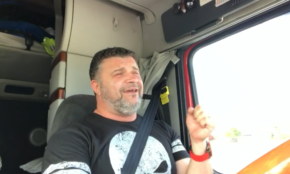 Kamiondžija iz Los Anđelesa odreši narodnjake, pa uz Halidove stihove šparta Amerikom (VIDEO)