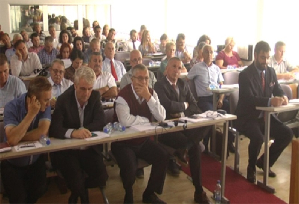 INCIDENT U BUJANOVCU, u poslednji tren sprečena tuča albanskih odbornika!