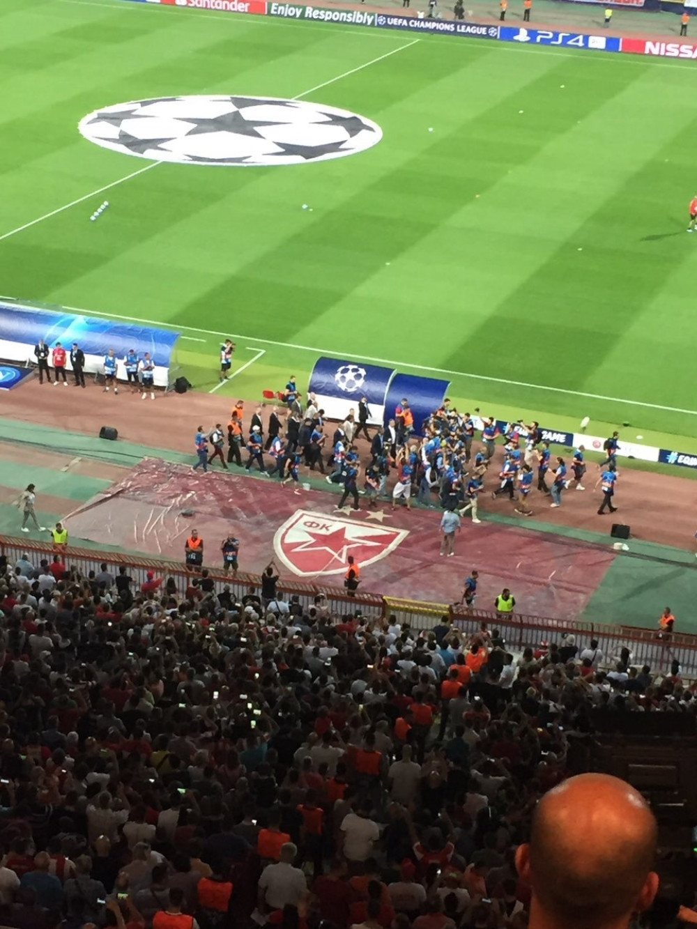 SPEKTAKL PRE SPEKTAKLA! "Barijevci" pozdravili Marakanu!