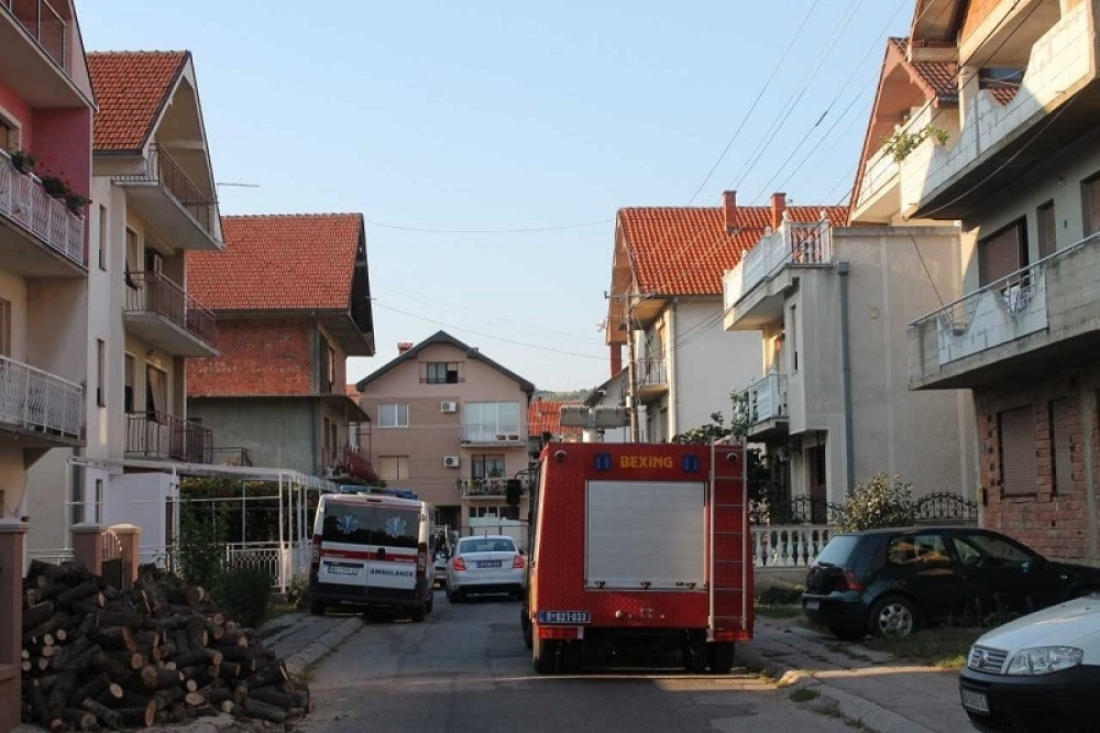 Bizarna smrt radnika obezbeđenja: Pala kapija, nesrećni čovek poginuo na mestu!