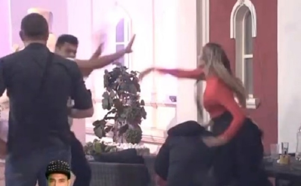 OVOGA SU SE SVI PLAŠILI! LUNA POTPUNO IZGUBILA KONTROLU Gađala ga flašom, a kad je obezbeđenje razdvojilo nije prestajala da jeca! (VIDEO)