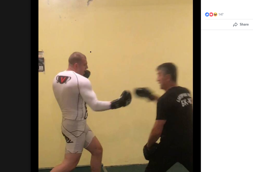 Prijatelji ubijenog boksera opseli bolnicu u Kragujevcu, šaputali o osveti, a tačno u ponoć su OTIŠLI